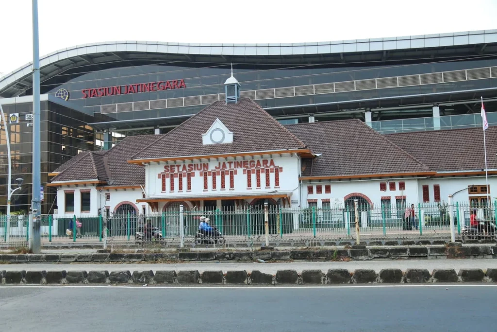 Antisipasi Kepadatan Konser Akbar Monas 2026, KAI Terapkan Berhenti Luar Biasa di Stasiun Jatinegara