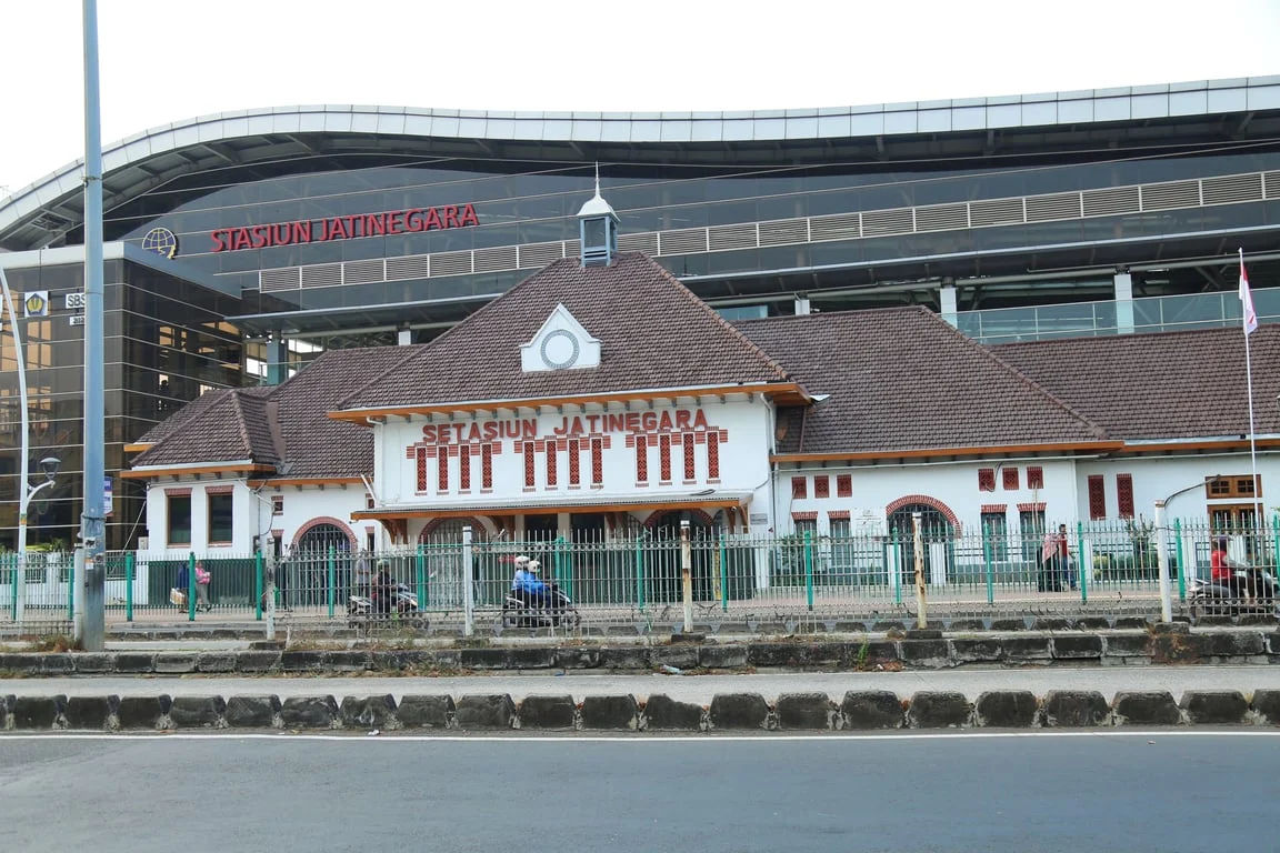 Antisipasi Kepadatan Konser Akbar Monas 2026, KAI Terapkan Berhenti Luar Biasa di Stasiun Jatinegara