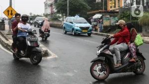 Beragam Insiden Warnai Lalu Lintas Karawang Terkini: Dari Pemotor Nyasar di Tol hingga Tabrak Lari dan Penutupan Perlintasan Liar