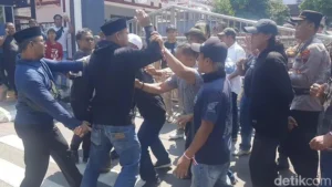 Bupati Gowa Tinggalkan Sidang Pansus Hak Angket, Drama Politik Memanas