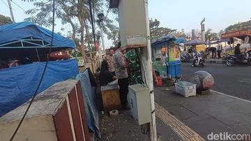 Detik-Detik Mencekam: Bom Rakitan Meledak di Tasikmalaya, Pedagang Alami Kejang