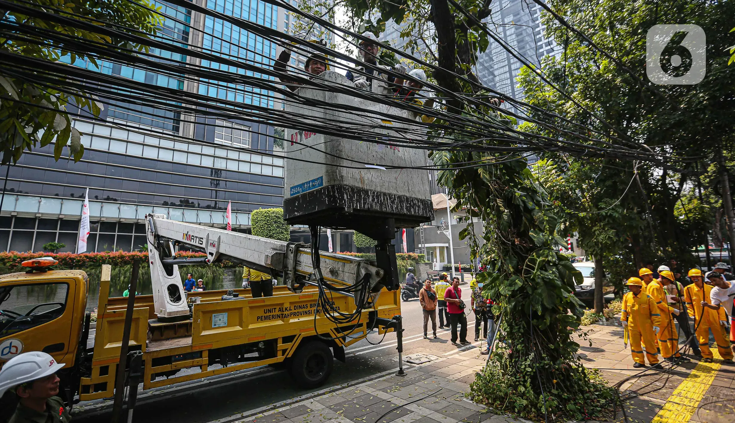 Dinas Bina Marga Jakarta Gencar Benahi Infrastruktur: Perbaikan Jalan, Penataan Kabel, hingga Solusi JPO Tendean