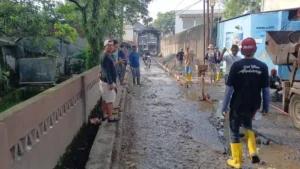 Fenomena Warga Patungan Perbaiki Jalan Rusak: Masyarakat Transportasi Indonesia Soroti Pemerintah Tidak Boleh Abai