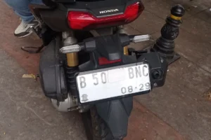 Hati-hati! Modifikasi Pelat Nomor Bisa Kena Denda Rp500 Ribu, Begini Cara Ganti Plat Motor Terdekat yang Benar