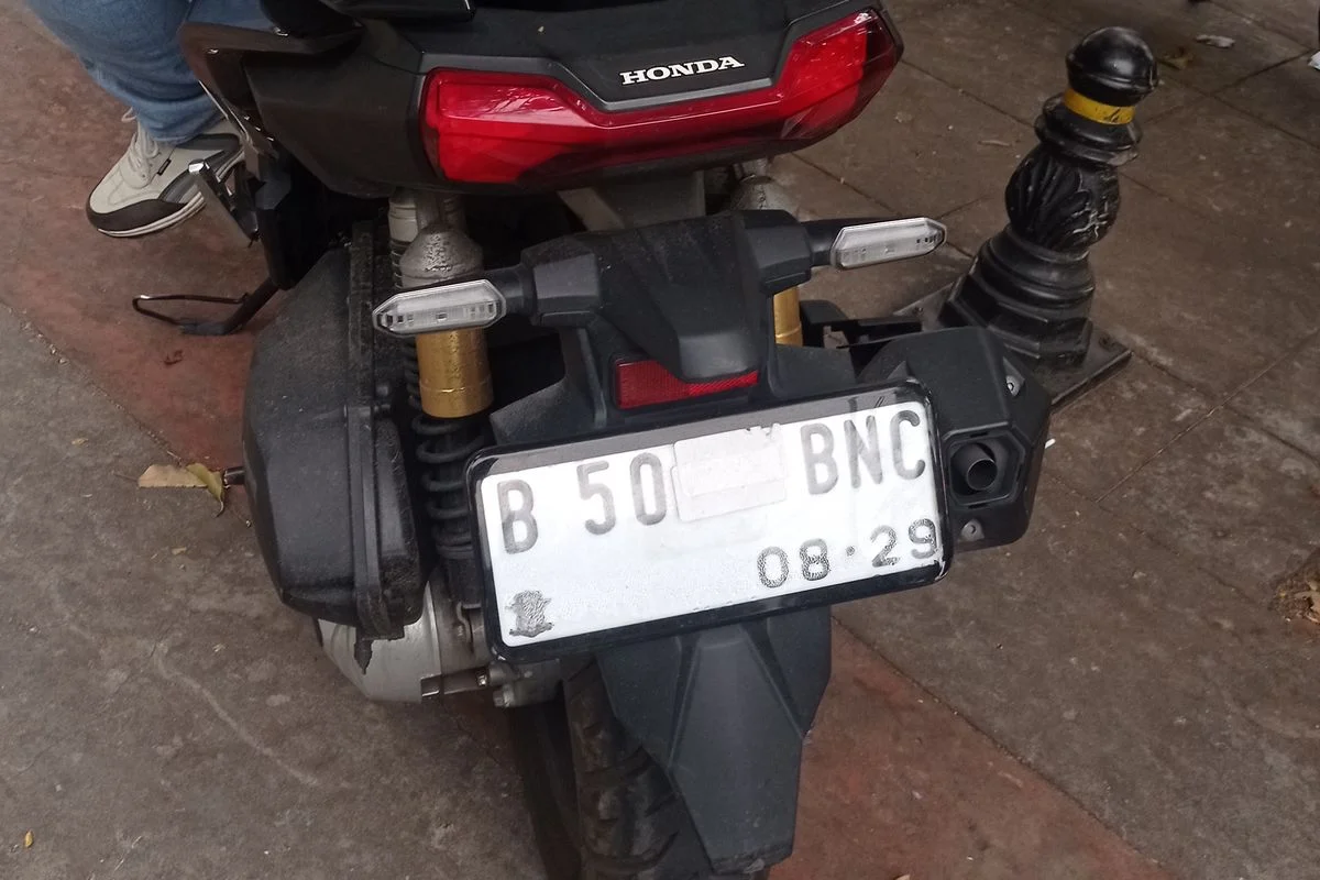 Hati-hati! Modifikasi Pelat Nomor Bisa Kena Denda Rp500 Ribu, Begini Cara Ganti Plat Motor Terdekat yang Benar