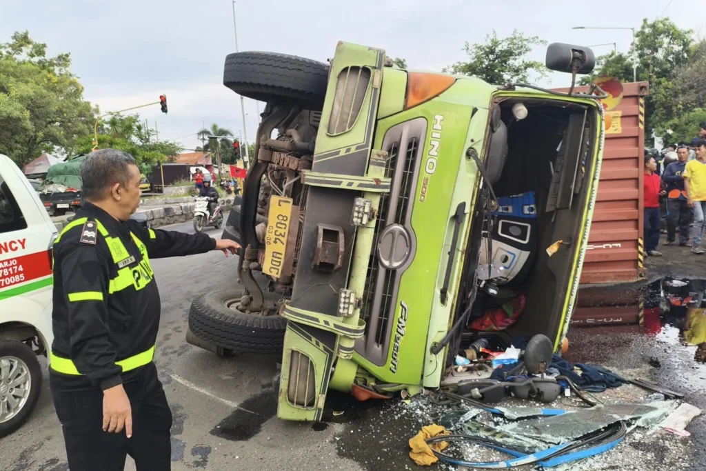 Kabar Lalu Lintas Terbaru Jatim: Pembangunan JLS, PSBB Sidoarjo, dan Kecelakaan Truk di Gumitir