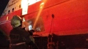 Kapal Basarnas KN SAR Ramawijaya 240 Terbakar di Muara Baru, Jakarta Utara