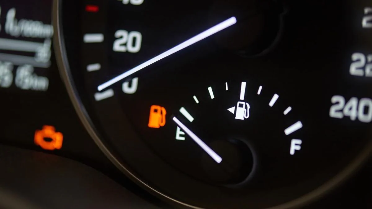 Kendaraan Bermotor Cek Tangki Bensin