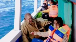 Kisah Haru di Balik Foto Viral Kakek Umar Beri Pelampung ke Cucu Sebelum KLM Nurul Salsa Tenggelam