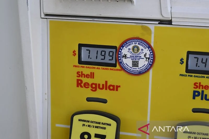 Konflik Iran-Dorong Harga Bensin AS Tembus US$4 per Galon, Warga Terbebani