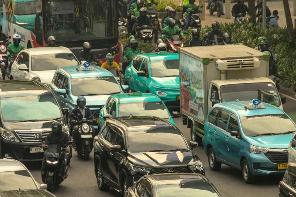 Lalu Lintas Jatim Waktu Nyepi: Penyesuaian Transportasi dan Layanan Publik