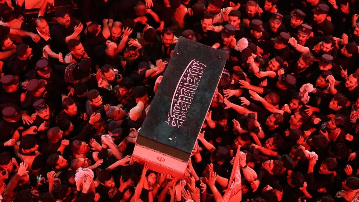Lautan Manusia di Pemakaman Khamenei Saat AS Gempur Iran, Prosesi Berlanjut di Karbala