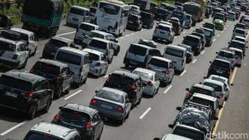 Pagi Ini, Lalu Lintas di Tol Jagorawi dan Japek Menuju Jakarta Padat Merayap