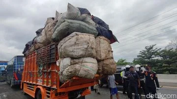 Pasca Insiden JPO Tendean, Dishub dan Polda Metro Jaya Perketat Pengawasan Truk Overload