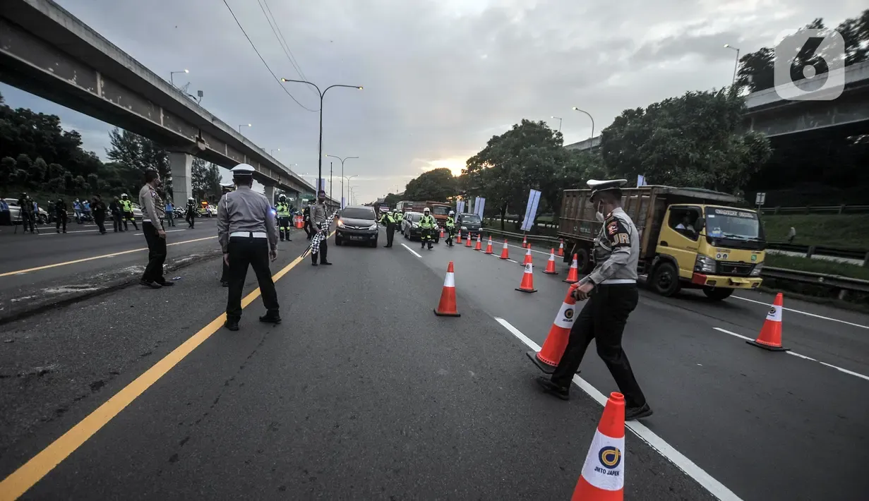 Perbaikan Jalan di Karawang Hari Ini: Kunci Mengurai Kemacetan Jakarta?