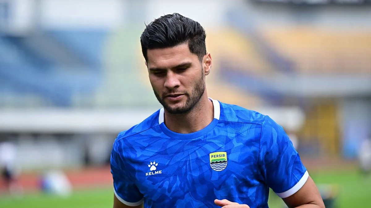 Persib Perpanjang Kontrak Bek Asal Brasil Julio Cesar untuk Musim 2026/27