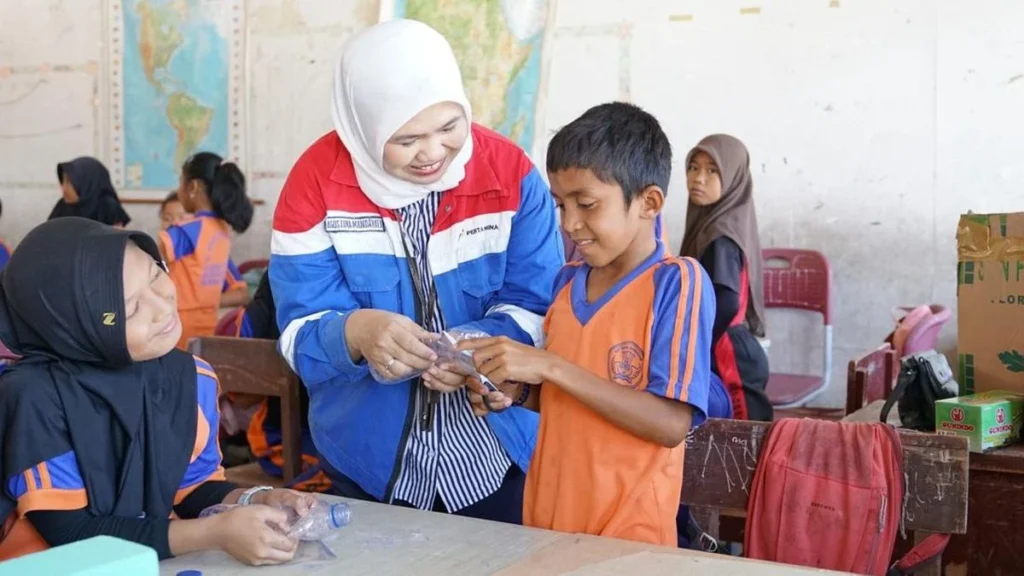 Pertamina Perkuat Edukasi Lingkungan di Kawasan Pesisir Medan Melalui Program SEKAR