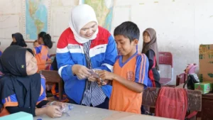 Pertamina Perkuat Edukasi Lingkungan di Kawasan Pesisir Medan Melalui Program SEKAR
