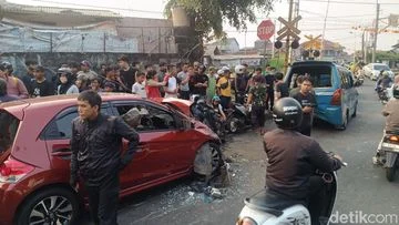 Polisi Selidiki Kecelakaan Beruntun 6 Kendaraan di Kebon Pedes Bogor: Dugaan Kelalaian Pengemudi
