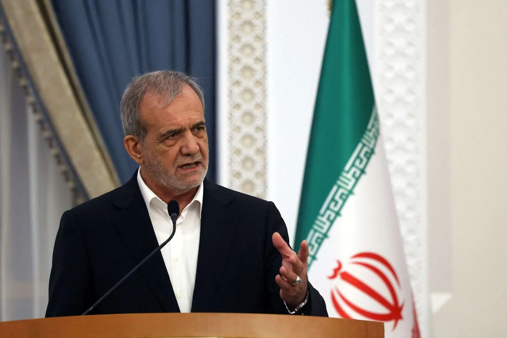 Presiden Iran Masoud Pezeshkian Serukan Penahanan Diri di Tengah Konflik AS