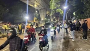 Proses Pembongkaran JPO di Jalan Tendean Rampung, Arus Lalu Lintas Kembali Normal