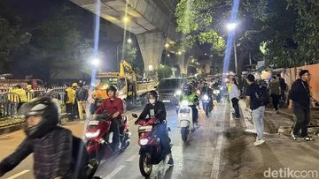 Proses Pembongkaran JPO di Jalan Tendean Rampung, Arus Lalu Lintas Kembali Normal