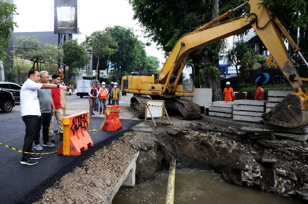Proyek Drainase dan Uji Coba Jalan Baru: Dinamika Terkini Berita Lalu Lintas Kota Surabaya