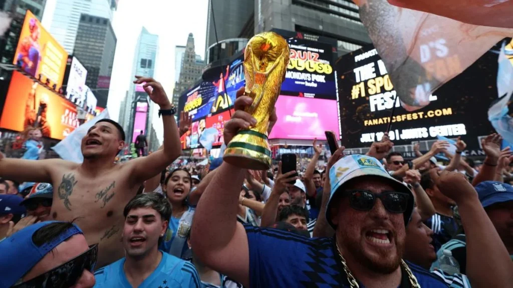 Ribuan Fans Argentina Banjiri Times Square Jelang Final Piala Dunia 2026