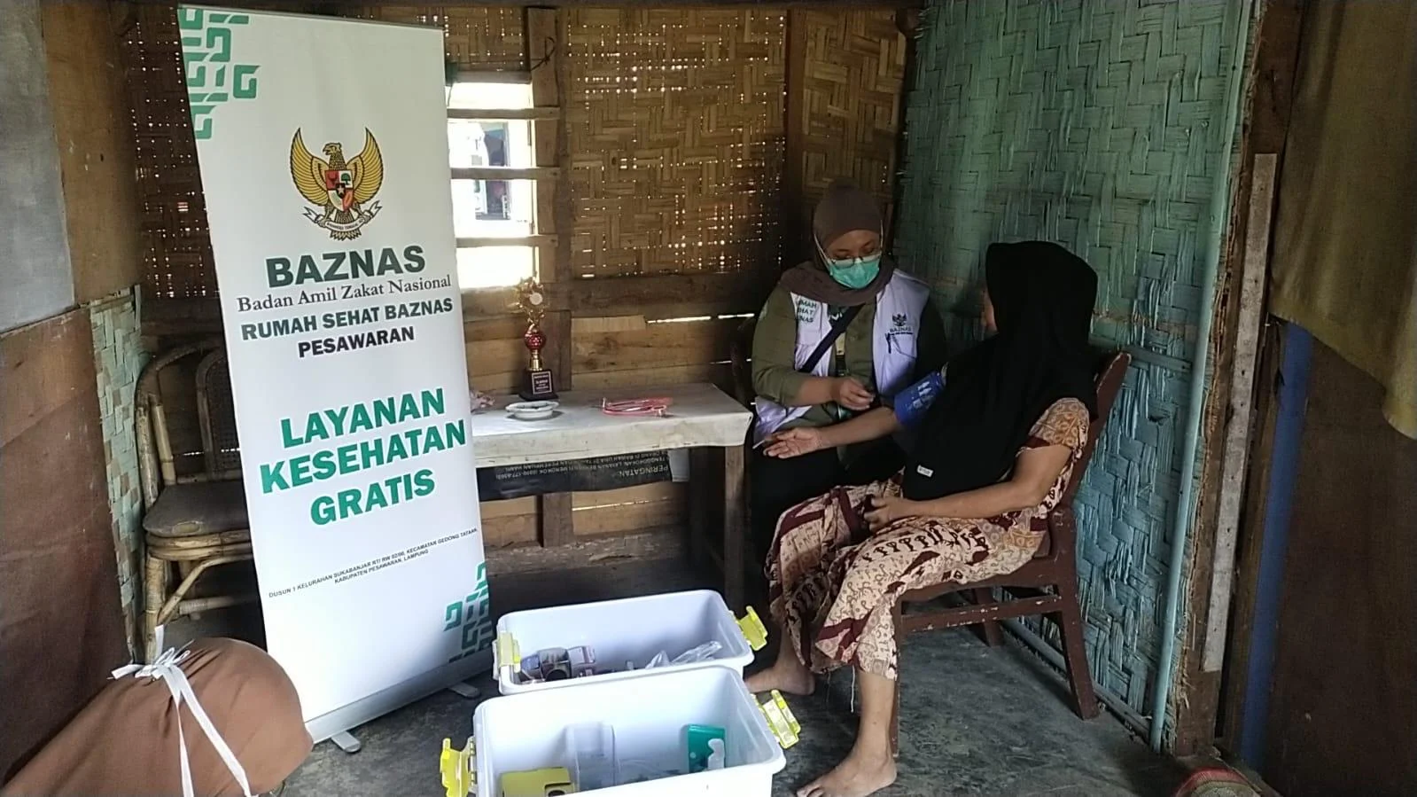 Rumah Sehat Baznas Pesawaran Edukasi dan Obati Gratis Penyakit Kulit di Pesantren
