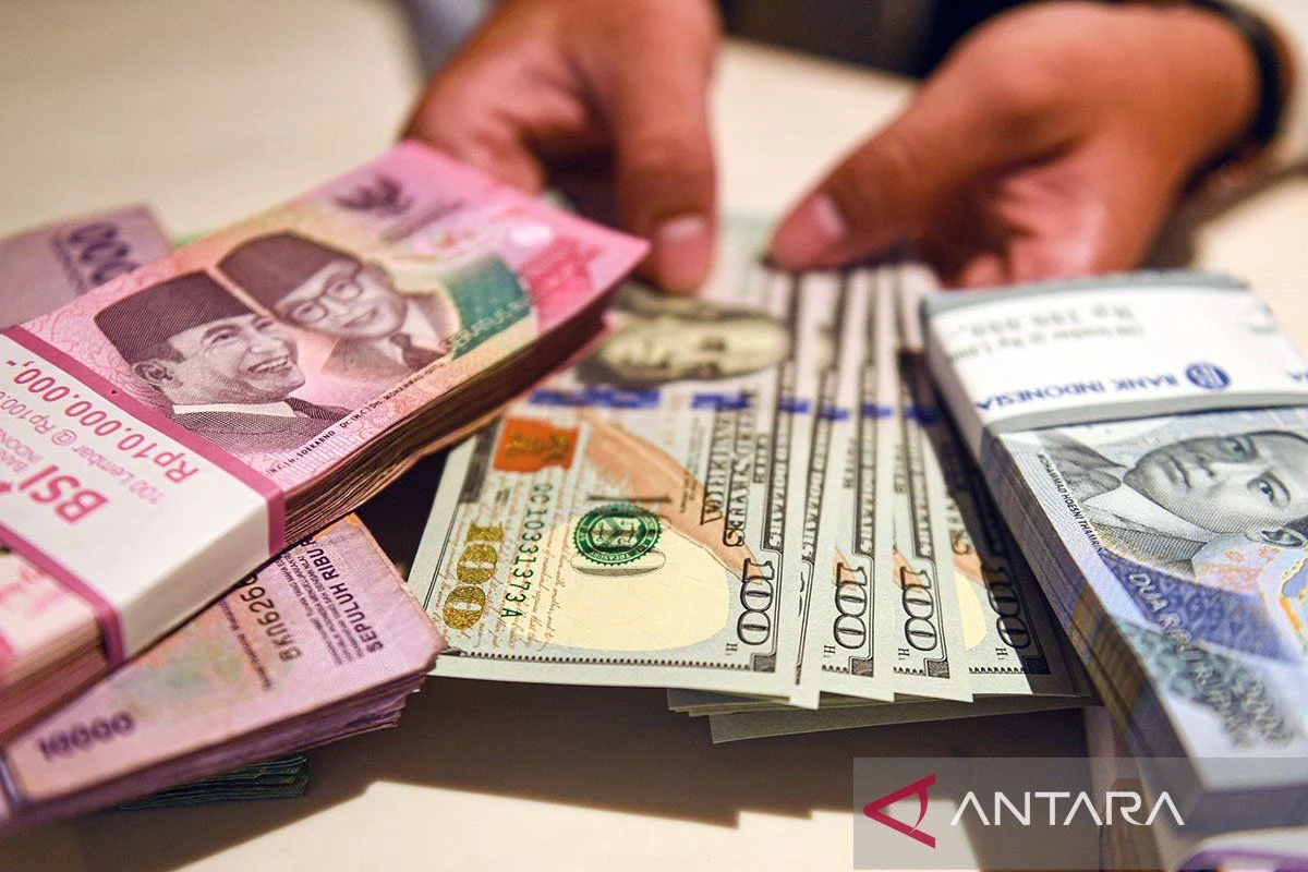 Rupiah Melemah ke Rp17.936 per Dolar AS: Tekanan Suku Bunga The Fed dan Permintaan Valas