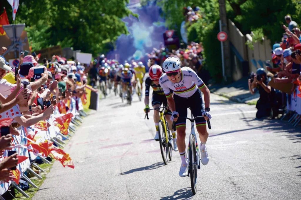 Tadej Pogacar Ukir Sejarah: Menangi Etape ke-14 Tour de France dan Samai Rekor Andre Leducq