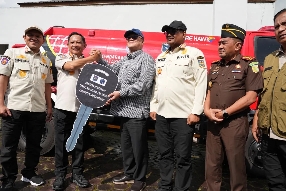 Tingkatkan Kesiapsiagaan, Pemerintah Serahkan Mobil Pemadam untuk Layanan Kebencanaan di Aceh