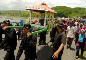 Tradisi Sedekah Waduk Cacaban Tegal: Melestarikan Budaya dan Mengembangkan Pariwisata Unggulan