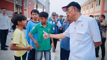 Wamensos Bawa Pesan Prabowo ke Ratusan Siswa Baru Sekolah Rakyat di Semarang: Pentingnya Percaya Diri dan Karakter