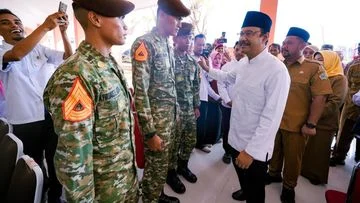 Gus Ipul Tinjau Taruna Bhakti Nusantara di Sekolah Rakyat Gresik: Perkuat Disiplin dan Karakter Siswa
